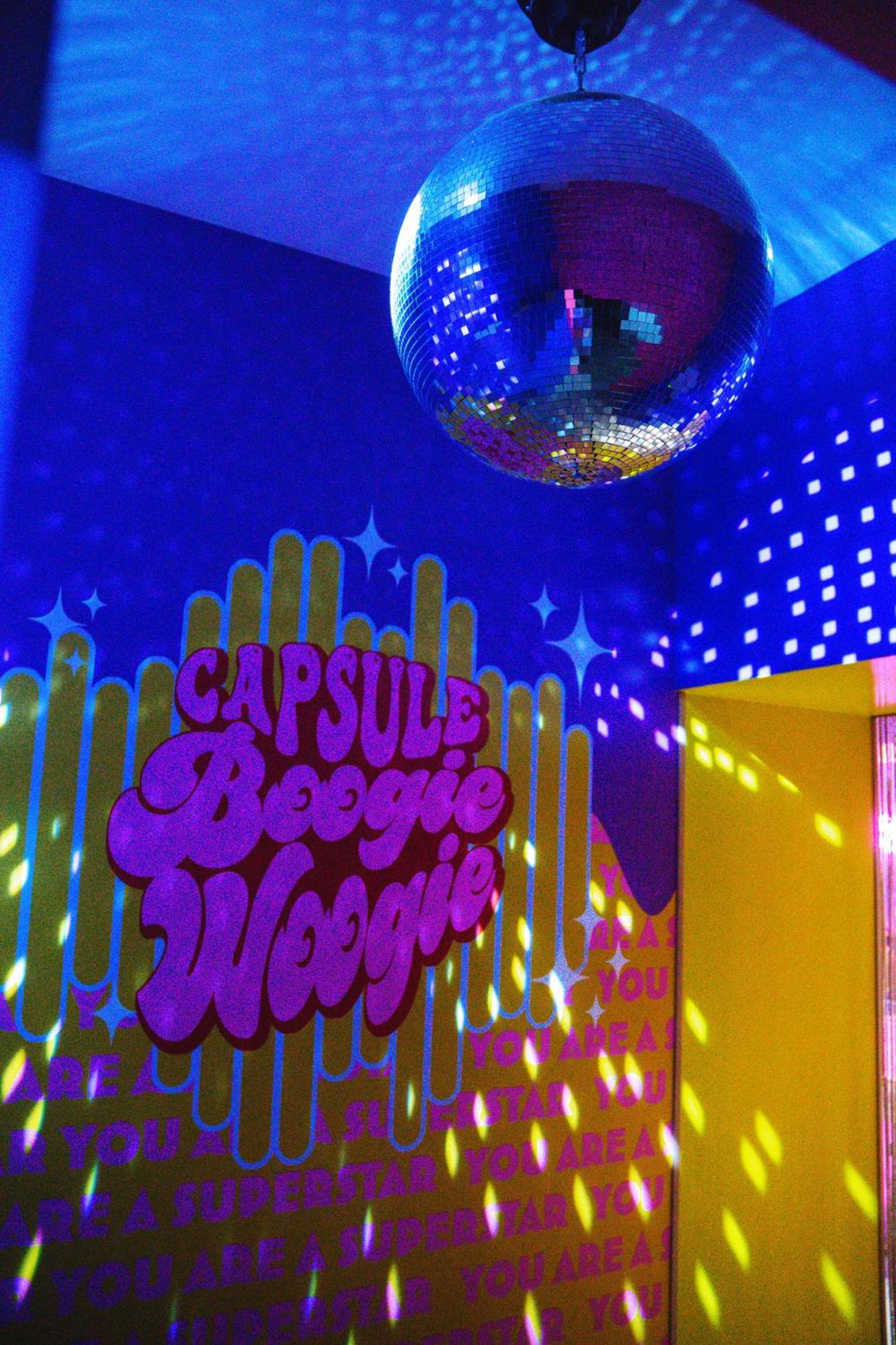 Capsule Boogie-Woogie - Jacuzzi - Sauna - Billard - Jeux - Ecran Geant - Filet Suspendu - Netflix La Louviere Exterior photo