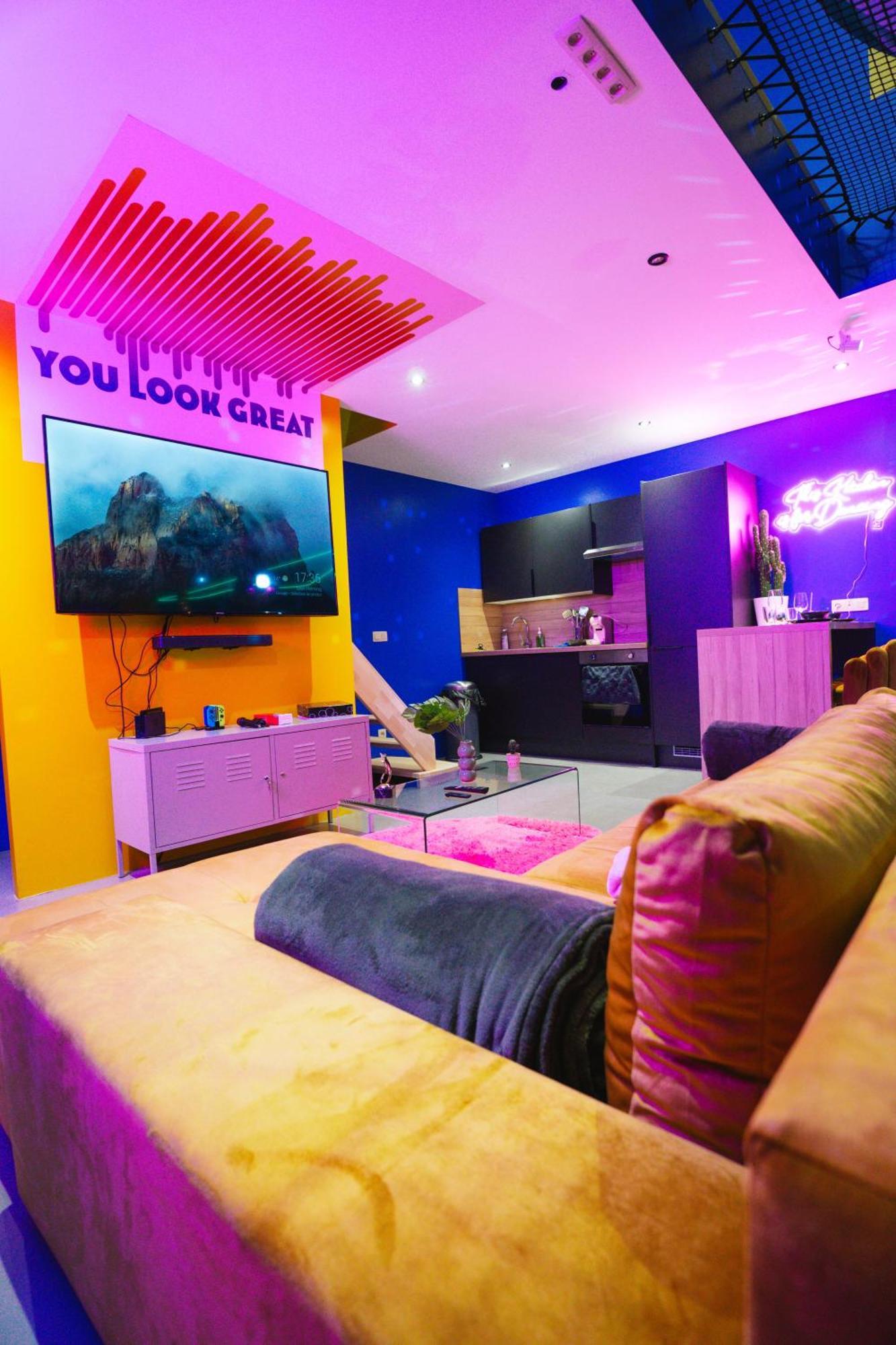 Capsule Boogie-Woogie - Jacuzzi - Sauna - Billard - Jeux - Ecran Geant - Filet Suspendu - Netflix La Louviere Exterior photo